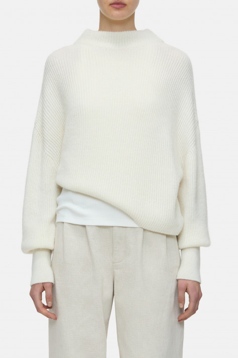 Closed Pulli Funnel neck cropped - ivory