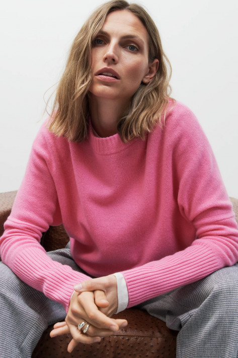 Closed Crew-Neck Pullover - pink